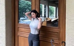 少妇和快递员在电梯做爰小说